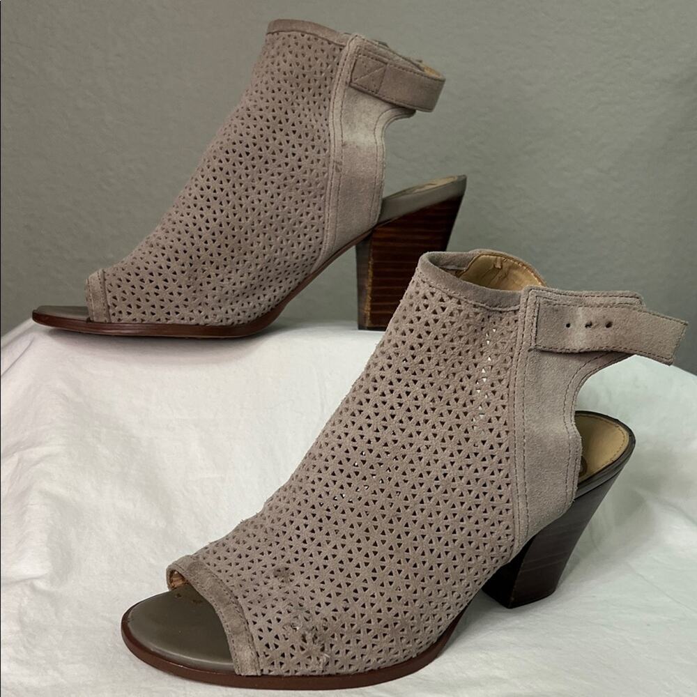 Sam Edelman Elegant Beige Peep-Toe Ankle Heels Size 9